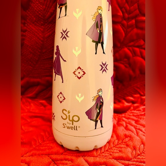 Disney Frozen 2 Brave Princess 15oz steel water bottle.  Great condition! - Picture 2 of 5